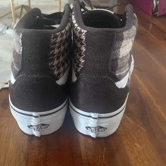 High top Women’s Vans- 8.5 - Picture 5 of 9